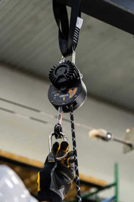 Устройство для спуска, модель OMEGA 1, арт. HS-OMG1 (длина стропа от 10 до 200 м.) от HIGH SAFETY