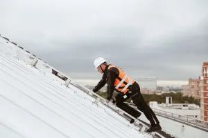 Оснащение страховочными системами кровли стадиона 