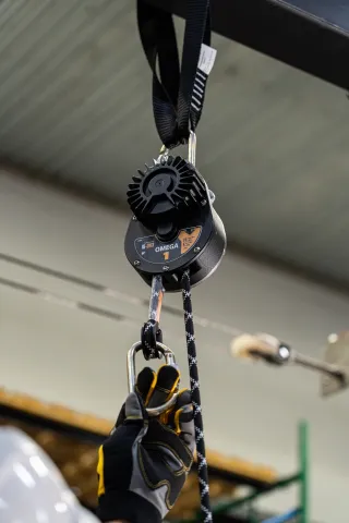 Устройство для спуска, модель OMEGA 1, арт. HS-OMG1 (длина стропа от 10 до 200 м.) от HIGH SAFETY