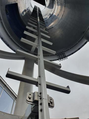 Установка вертикальных лестниц в трубы Центра современного искусства ГЭС-2